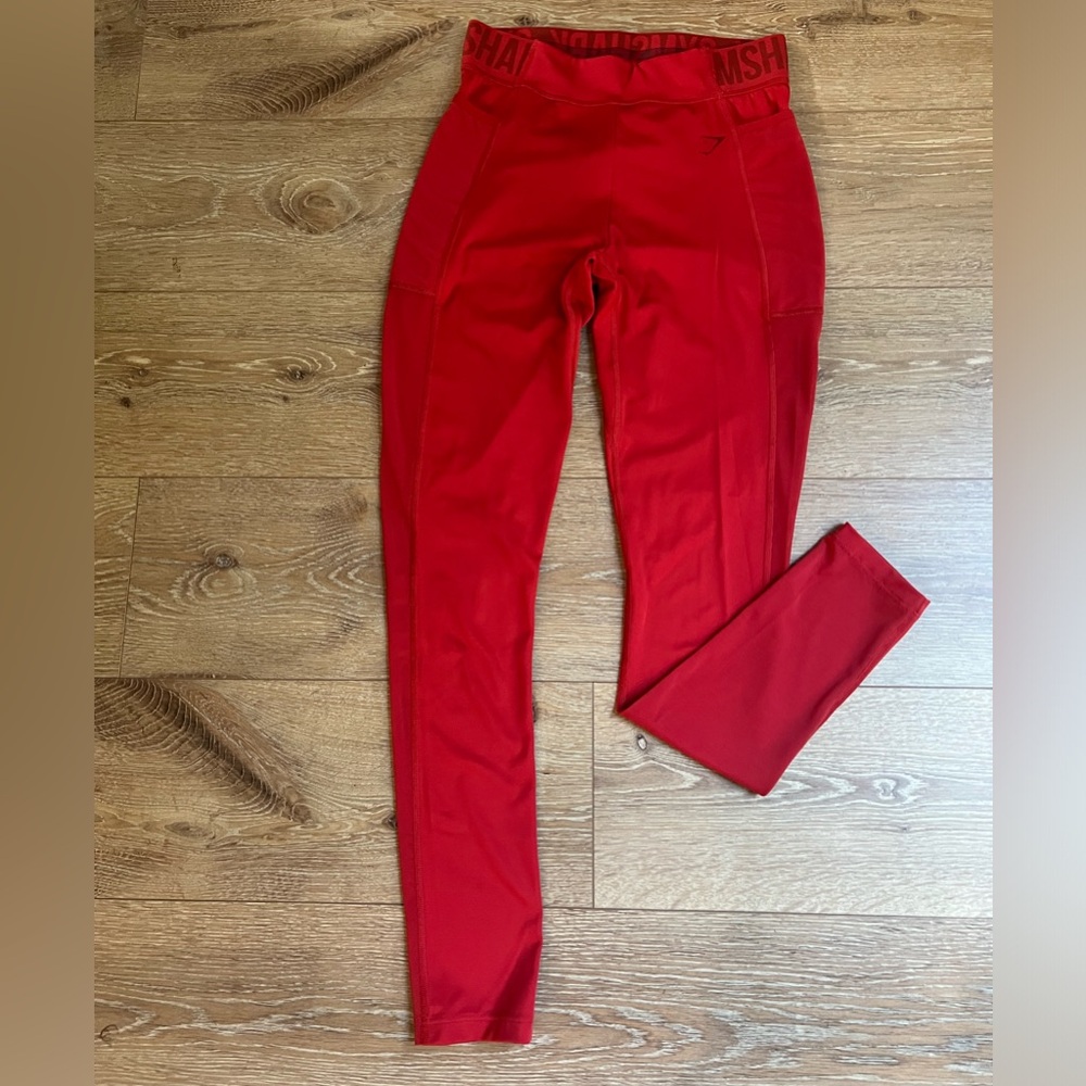 GYMSHARK Training Brandmark Leggings•Color: Salsa Red